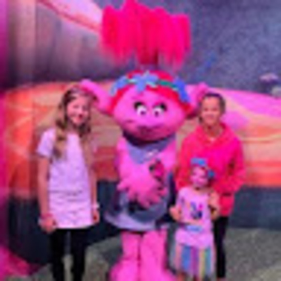 Meet your Posher, Jessica - Picture 1 of 1